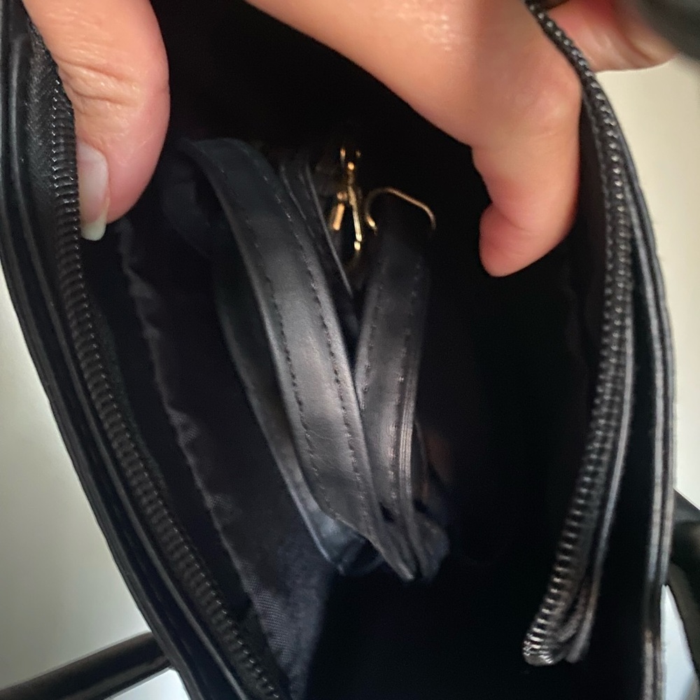 Black purse - Picture 2 of 2